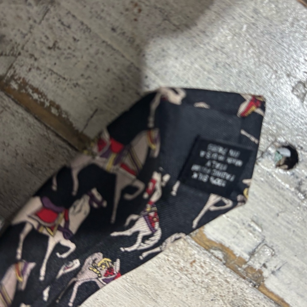 MBP New York-London-Tokyo 100% Silk Tie - Picture 3 of 5